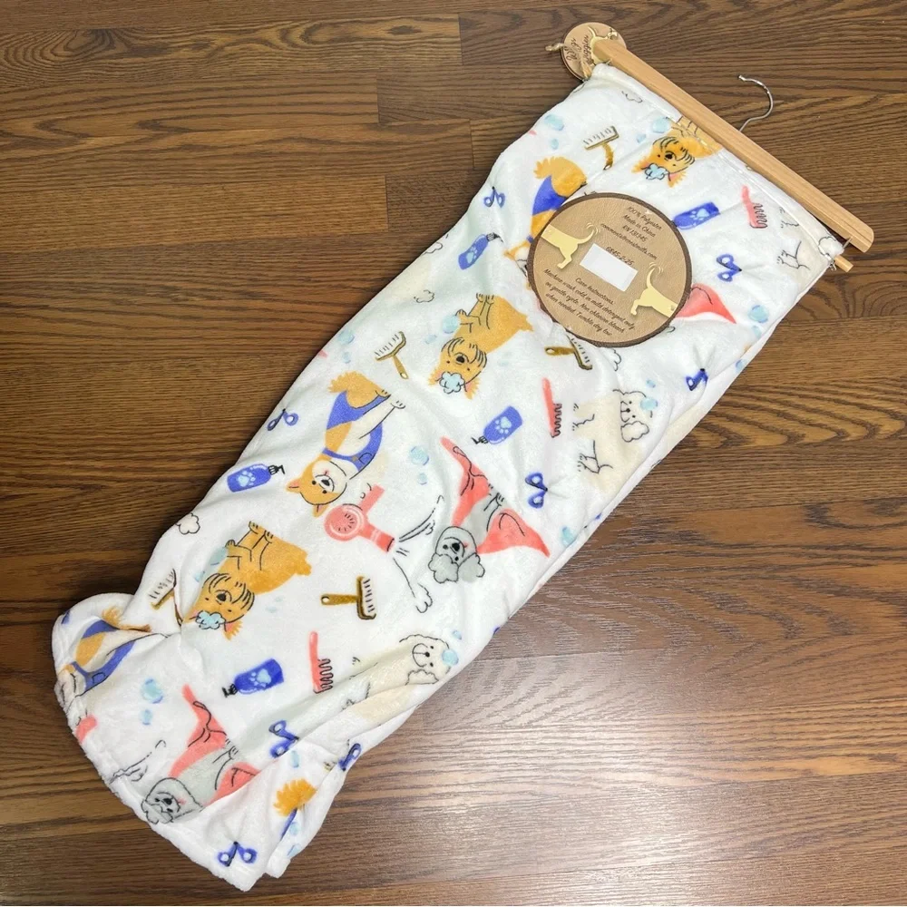 Wags N Wiggles Bubble Bath / Pet Groomer Plush Throw Blanket measures 50
